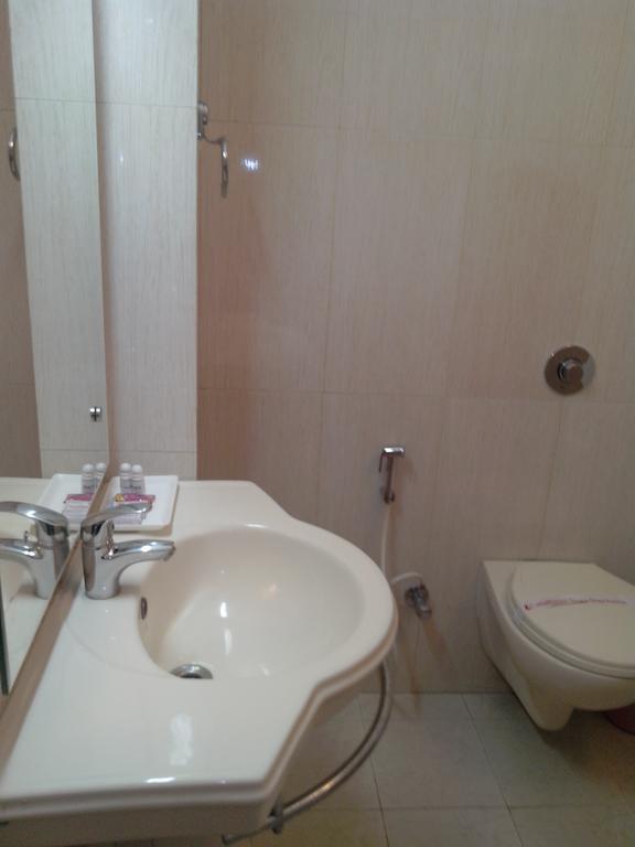Hotel Crown Palace Αλλαχαμπάντ Δωμάτιο φωτογραφία